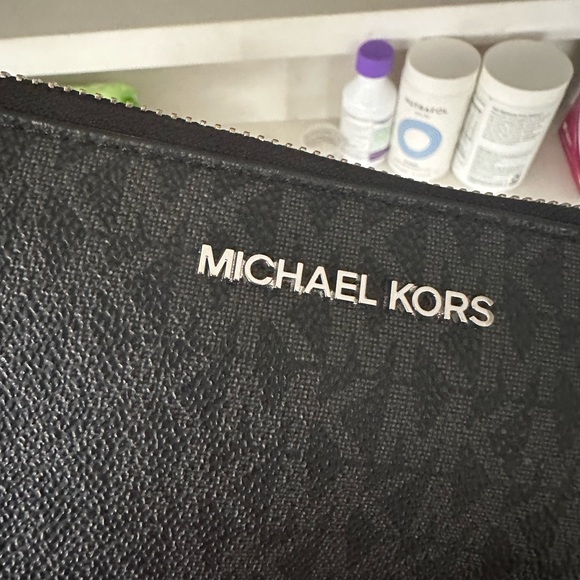 Michael Kors Wristlet Wallet - Picture 2 of 6